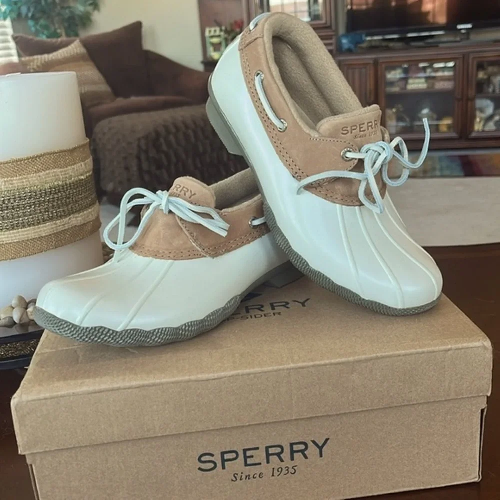 Brand New Sperry Saltwater 1-Eye Ivory Rain Boots Rubber Leather Collar Fleece